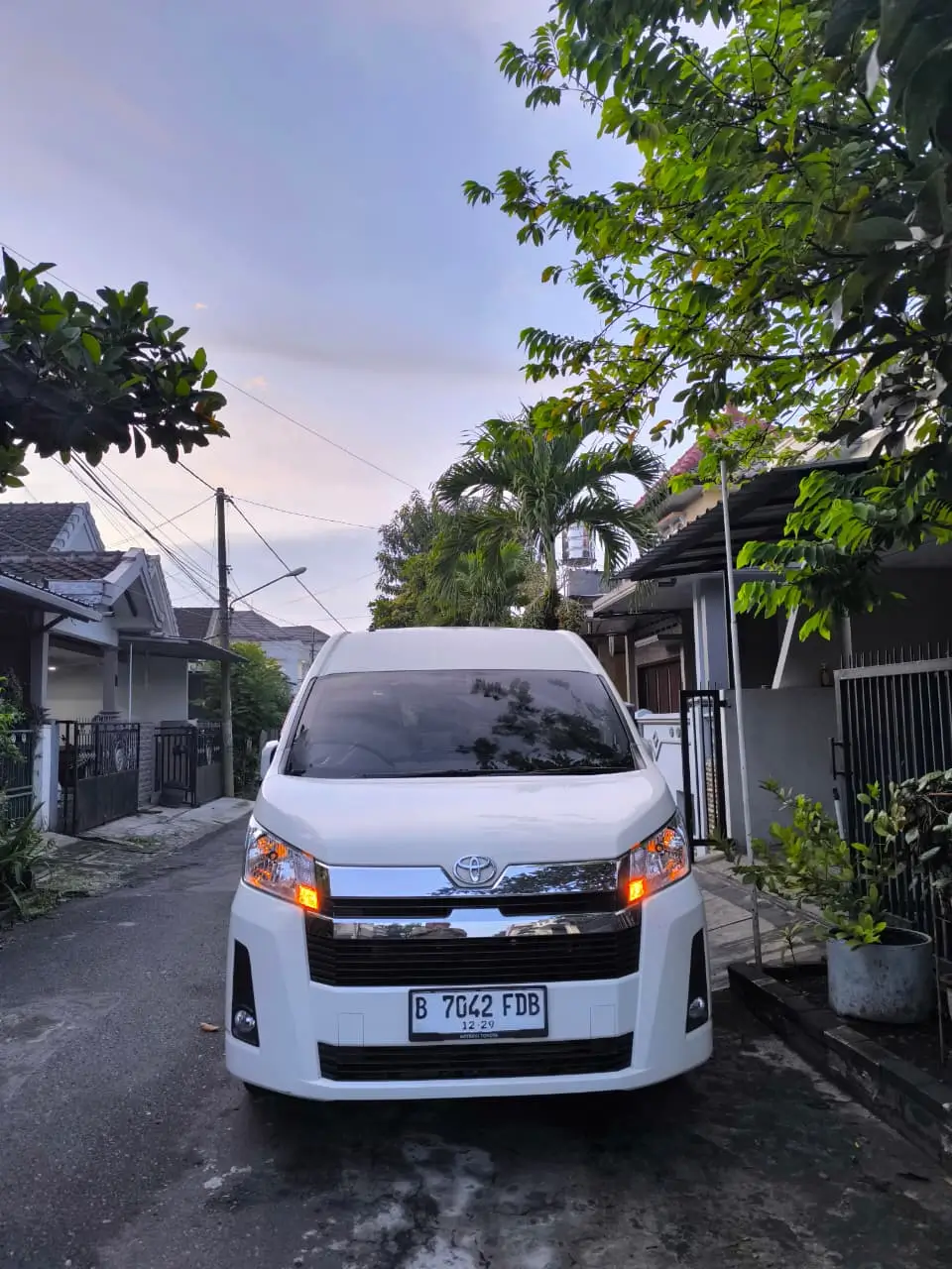 sewa-hiace-malang-malangindietrans (12)